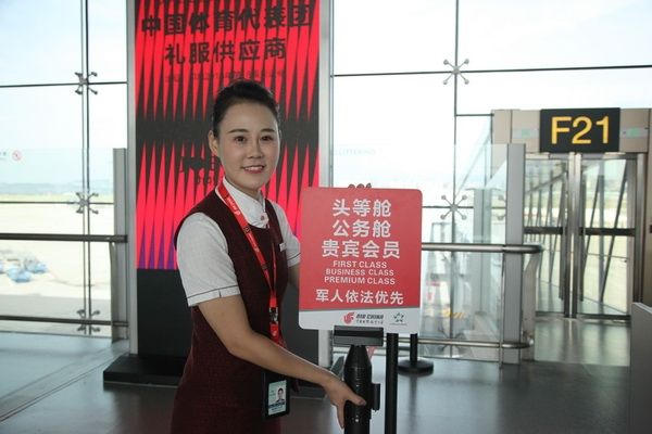 王怡：用心、用情、用愛工作的國航重慶地服人